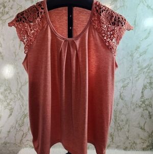 Automet Ebroidered Lace Shoulder Top